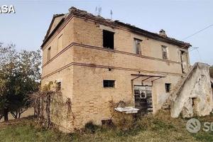 RUSTICO da RISTRUTTURARE a Camerata Picena