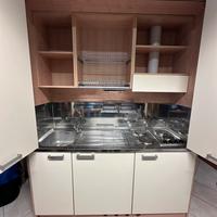 Cucina completa compatta a scomparsa armadio