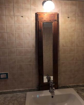 Scuretti con specchio per bagno