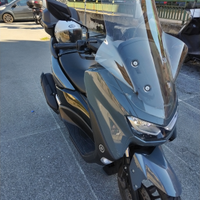 Yamaha nmax 125. più accessori
