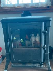 Stufa in ghisa a legna