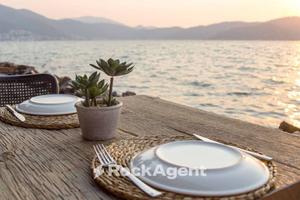 RISTORANTE PIZZERIA CON PISCINA E SPIAGGIA PRIVATA