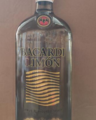 Bottiglia di Rum Bacardi Limon