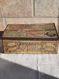 Scatola in latta antica 