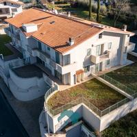 Appartamento trilocale con posto auto e box