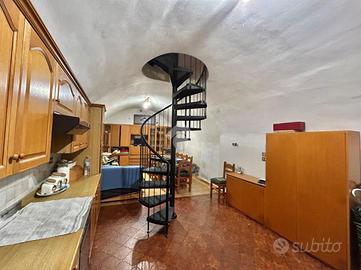 3 LOCALI A SOLTO COLLINA