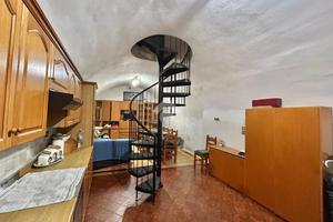 3 LOCALI A SOLTO COLLINA