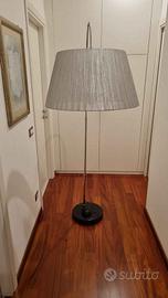 Lampada piantana con braccio ad arco base in marmo