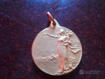 Medaglia in bronzo d'orato riporta la sigla E.O.A.