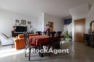 Villa di 217 m² con più di 5 locali e box auto a S