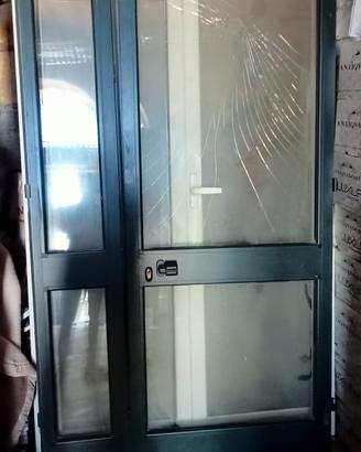 portoncino ingresso con vetro 