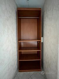 Mobile libreria/guardaroba color ciliegio con ripi