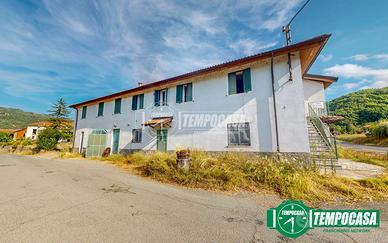 BIFAMILIARE SU DUE PIANI CON AMPI SPAZI E GIARDINO