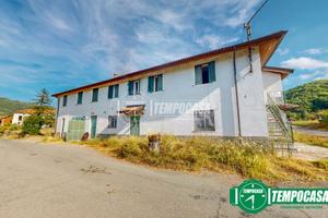 BIFAMILIARE SU DUE PIANI CON AMPI SPAZI E GIARDINO