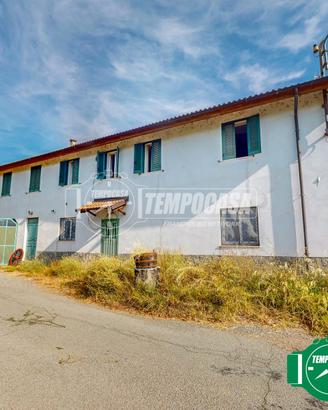 BIFAMILIARE SU DUE PIANI CON AMPI SPAZI E GIARDINO