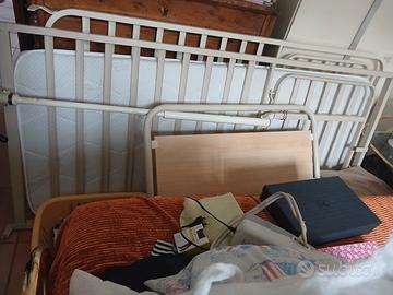 Letto ospedaliero e materassino