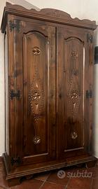 Armadio e comodino in stile spagnolo