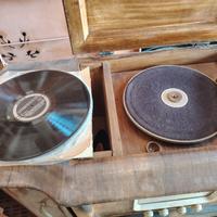 radio antica con giradischi