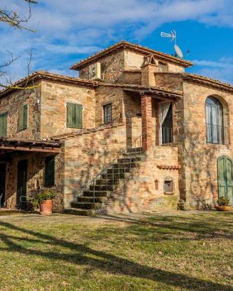 Straordinario rustico con ampio parco e piscina