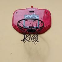 Canestro da basket con palla