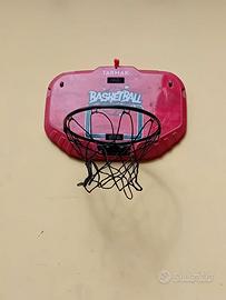 Canestro da basket con palla