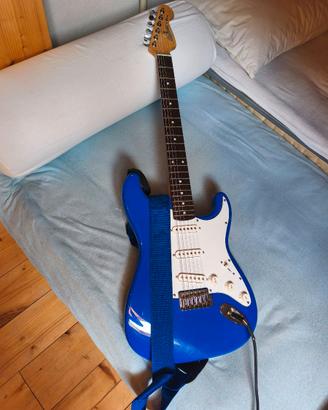 Chitarra eletrrica con amplificatore e jack