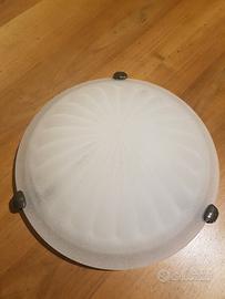 plafoniera in vetro opaco .