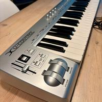 Tastiera BEHRINGER UMX61 + Scheda audio UCA200