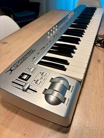 Tastiera BEHRINGER UMX61 + Scheda audio UCA200