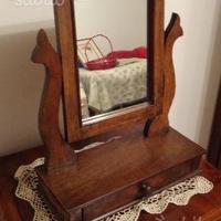 Mobile toelette antica con specchio e cassetto