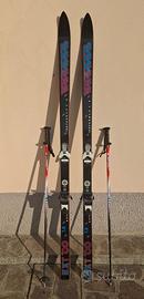 Sci con attacchi e racchette