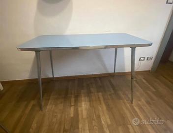 Tavolo in formica