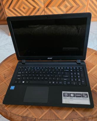 Laptop PC Acer Aspire ES 15 con SSD Crucial