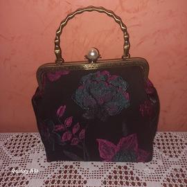 borsa a mano e a tracolla in tessuto fatta a mano