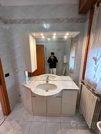 Mobile bagno completo con piano in marmo e specchi