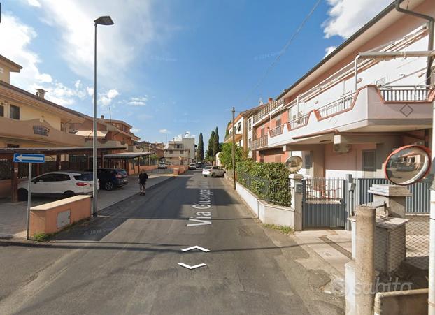 Guidonia Trilocale con balcone e cantina