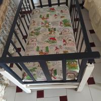 culla in legno con materasso