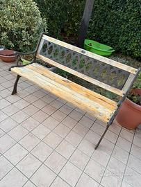 Panchina in ferro battuto e legno
