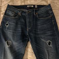Jeans denim strappato
