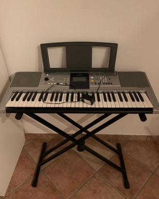 Yamaha PSR-E323 + supporto + leggio + alimentatore