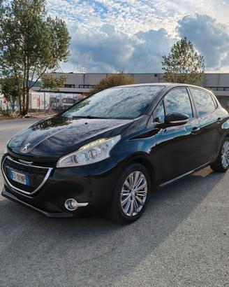 Peugeot 208 1.4 HDi 68 CV 5 porte Allure