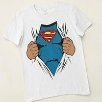 Maglietta bianca artigianale, realizzata a mano.