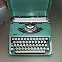Macchina da scrivere Olivetti Lettera 82