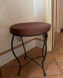 Sgabello in ferro battuto con comodo cuscino sfode