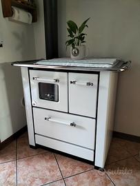 Cucina a legna con forno