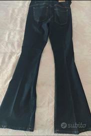 Jeans nuovo mai usato modello zampa d'elefante