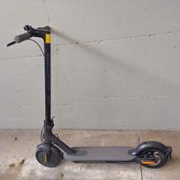Monopattino elettrico Xiomi Essential