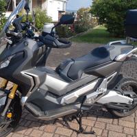 Honda X-ADV 750 (2019) - 20.000km - Pari al nuovo
