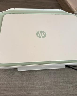 Stampante HP Deskjet con cartucce nuove