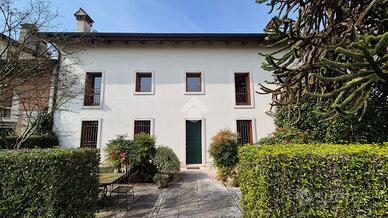 PORZIONE DI BIFAMILIARE A VICENZA